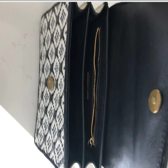 đź’•SALEđź’•Tory Burch Robinson woven satchel - Picture 6 of 9